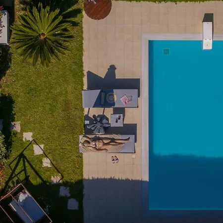 Elena Beach Villa *